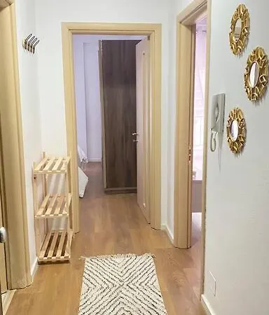 Cozy Lägenhet Tirana